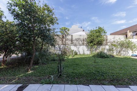 Casa à venda com 240m², 3 quartos e 4 vagas Casa à venda com 240m², 3 quartos e 4 vagasJardim