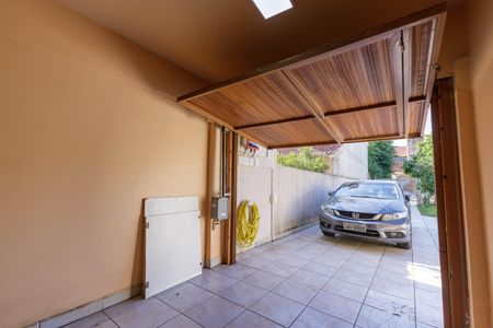 Casa à venda com 240m², 3 quartos e 4 vagas Casa à venda com 240m², 3 quartos e 4 vagasGaragem