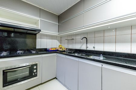 Casa à venda com 240m², 3 quartos e 4 vagas Casa à venda com 240m², 3 quartos e 4 vagasCozinha