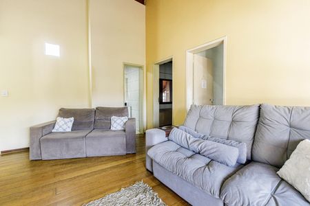 Casa à venda com 240m², 3 quartos e 4 vagas Casa à venda com 240m², 3 quartos e 4 vagassala 4