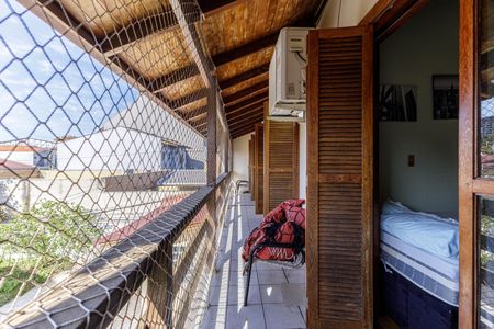 Casa à venda com 240m², 3 quartos e 4 vagas Casa à venda com 240m², 3 quartos e 4 vagasVaranda