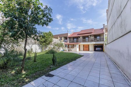 Casa à venda com 240m², 3 quartos e 4 vagas Casa à venda com 240m², 3 quartos e 4 vagasJardim