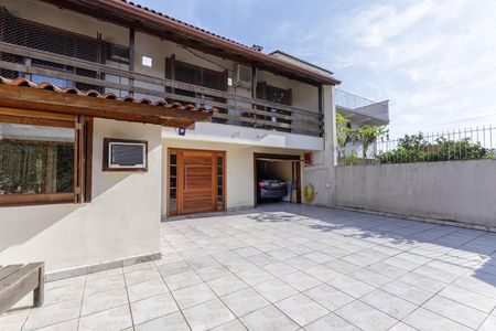 Casa à venda com 240m², 3 quartos e 4 vagas Casa à venda com 240m², 3 quartos e 4 vagasFachada