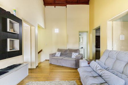Casa à venda com 240m², 3 quartos e 4 vagas Casa à venda com 240m², 3 quartos e 4 vagassala 4