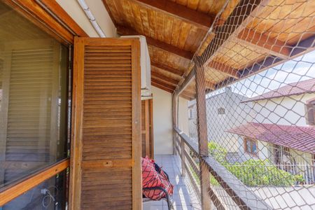 Casa à venda com 240m², 3 quartos e 4 vagas Casa à venda com 240m², 3 quartos e 4 vagasVaranda