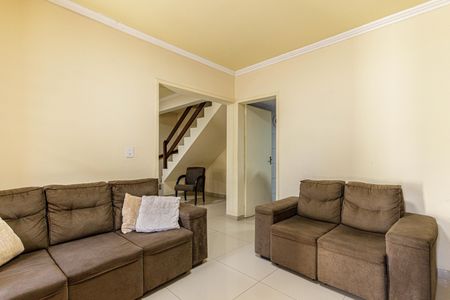 Casa à venda com 240m², 3 quartos e 4 vagas Casa à venda com 240m², 3 quartos e 4 vagasSala