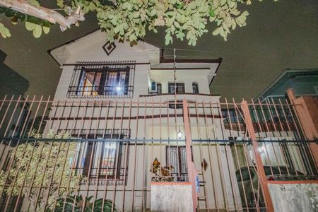 Casa à venda com 167m², 3 quartos e 2 vagasFachada