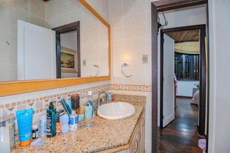 Casa à venda com 167m², 3 quartos e 2 vagasBanheiro Social