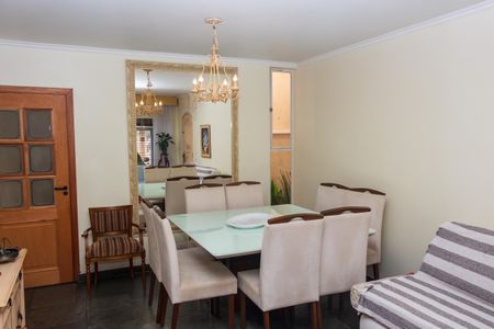 Casa à venda com 200m², 4 quartos e 2 vagasSala