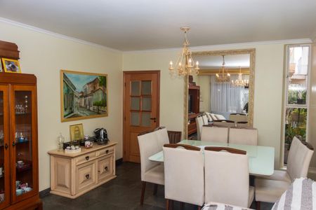 Casa à venda com 200m², 4 quartos e 2 vagasSala