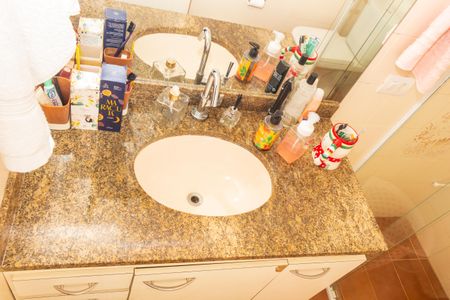 Casa à venda com 200m², 4 quartos e 2 vagasBanheiro