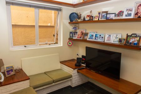 Casa à venda com 200m², 4 quartos e 2 vagasSala de TV