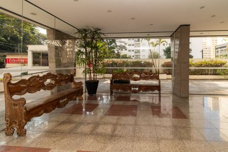 Apartamento para alugar com 200m², 4 quartos e 2 vagas Apartamento para alugar com 200m², 4 quartos e 2 vagasHall de Entrada