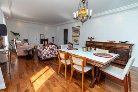 Apartamento para alugar com 200m², 4 quartos e 2 vagas Apartamento para alugar com 200m², 4 quartos e 2 vagasSala