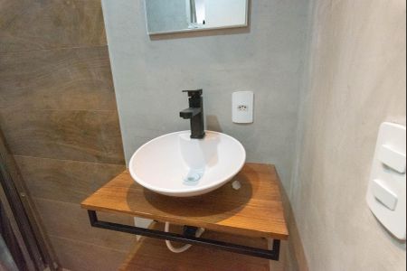 Apartamento à venda com 58m², 2 quartos e 1 vaga Apartamento à venda com 58m², 2 quartos e 1 vagaBanheiro Social