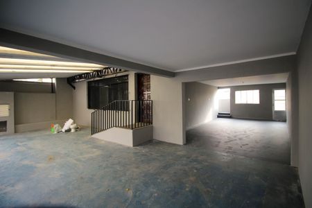 Casa à venda com 400m², 3 quartos e 4 vagas Casa à venda com 400m², 3 quartos e 4 vagasGaragem