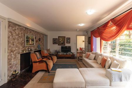 Casa à venda com 350m², 3 quartos e 3 vagasSala