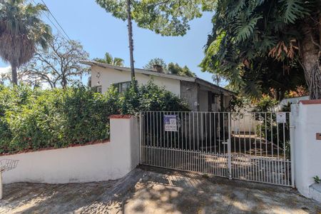 Casa à venda com 350m², 3 quartos e 3 vagasFachada