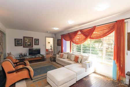 Casa à venda com 350m², 3 quartos e 3 vagasSala