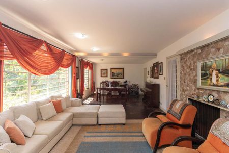 Casa à venda com 350m², 3 quartos e 3 vagasSala