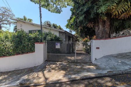 Casa à venda com 350m², 3 quartos e 3 vagasFachada