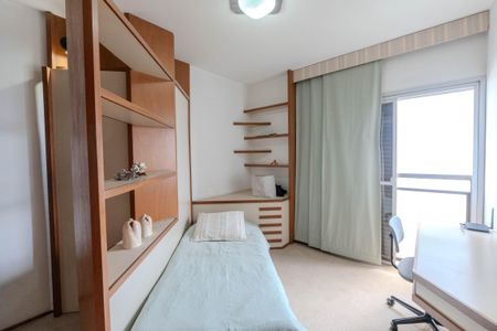 Apartamento à venda com 264m², 4 quartos e 3 vagasQuarto 2