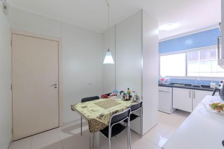 Apartamento à venda com 264m², 4 quartos e 3 vagasCozinha 2