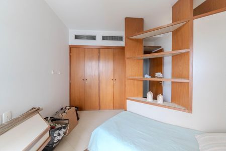 Apartamento à venda com 264m², 4 quartos e 3 vagasQuarto 2