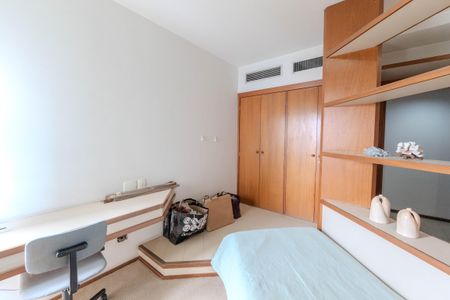 Apartamento à venda com 264m², 4 quartos e 3 vagasQuarto 2