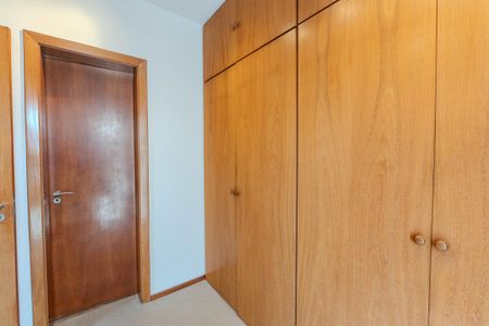Apartamento à venda com 264m², 4 quartos e 3 vagasCloset da suíte 1