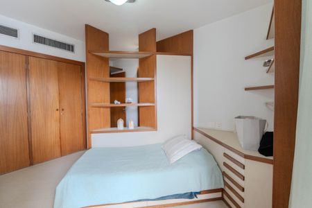 Apartamento à venda com 264m², 4 quartos e 3 vagasQuarto 2