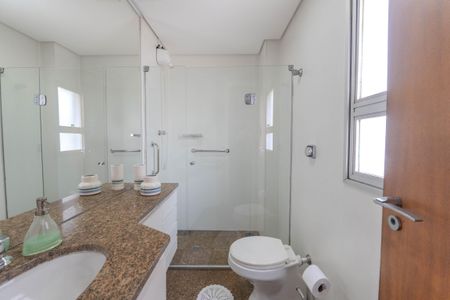 Apartamento à venda com 264m², 4 quartos e 3 vagasBanheiro 2