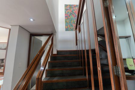 Apartamento à venda com 264m², 4 quartos e 3 vagasEscada