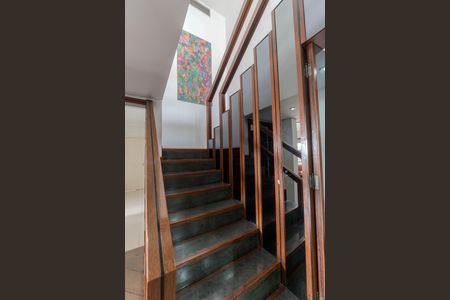 Apartamento à venda com 264m², 4 quartos e 3 vagasEscada