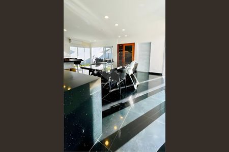 Casa à venda com 730m², 5 quartos e 6 vagas