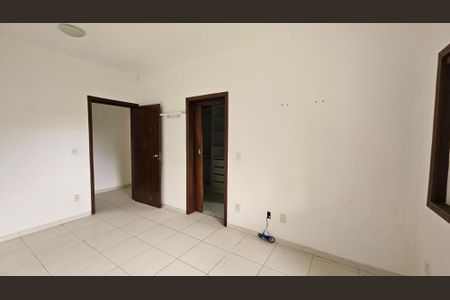 Casa de condomínio à venda com 460m², 4 quartos e 5 vagasSuíte 2