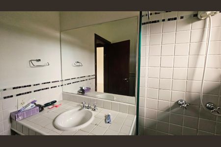 Casa de condomínio à venda com 460m², 4 quartos e 5 vagasBanheiro Suíte 2