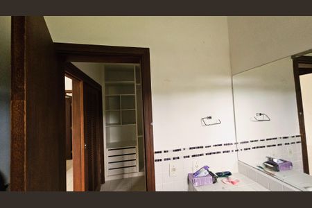 Casa de condomínio à venda com 460m², 4 quartos e 5 vagasBanheiro Suíte 2