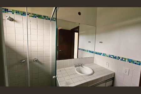 Casa de condomínio à venda com 460m², 4 quartos e 5 vagasBanheiro Suíte 1