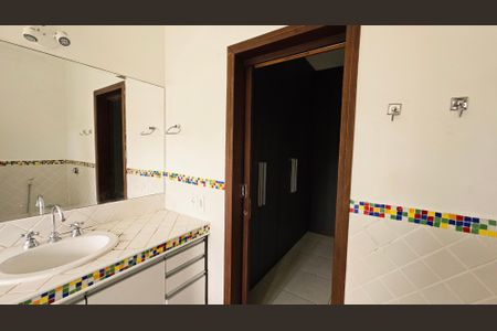 Casa de condomínio à venda com 460m², 4 quartos e 5 vagasBanheiro Suíte 3