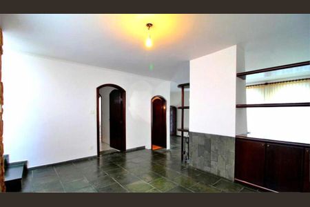 Casa à venda com 206m², 3 quartos e 2 vagas