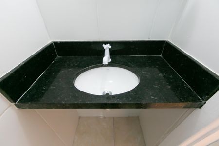 Casa de condomínio para alugar com 65m², 2 quartos e 1 vagaDetalhe - Banheiro