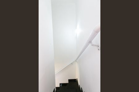 Casa de condomínio para alugar com 65m², 2 quartos e 1 vagaEscada