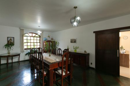 Casa à venda com 340m², 4 quartos e 3 vagas Casa à venda com 340m², 4 quartos e 3 vagasSala de Jantar