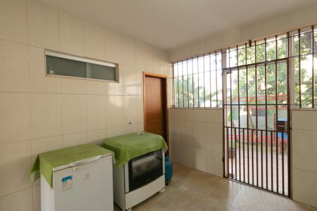 Casa à venda com 340m², 4 quartos e 3 vagas Casa à venda com 340m², 4 quartos e 3 vagasÁrea de Serviço