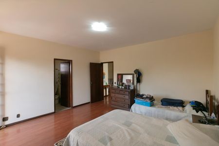 Casa à venda com 340m², 4 quartos e 3 vagas Casa à venda com 340m², 4 quartos e 3 vagasSuíte 2