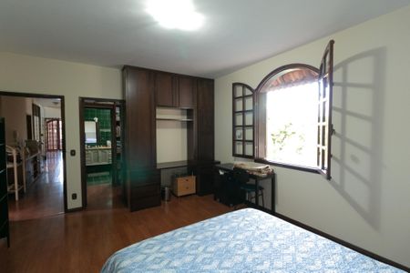 Casa à venda com 340m², 4 quartos e 3 vagas Casa à venda com 340m², 4 quartos e 3 vagasSuíte 1