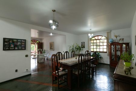 Casa à venda com 340m², 4 quartos e 3 vagas Casa à venda com 340m², 4 quartos e 3 vagasSala de Jantar