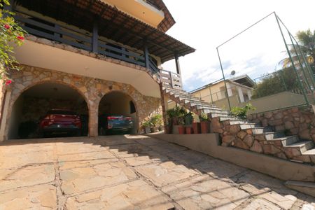 Casa à venda com 340m², 4 quartos e 3 vagas Casa à venda com 340m², 4 quartos e 3 vagasÁrea Externa