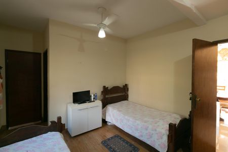 Casa à venda com 340m², 4 quartos e 3 vagas Casa à venda com 340m², 4 quartos e 3 vagasQuarto de Serviço